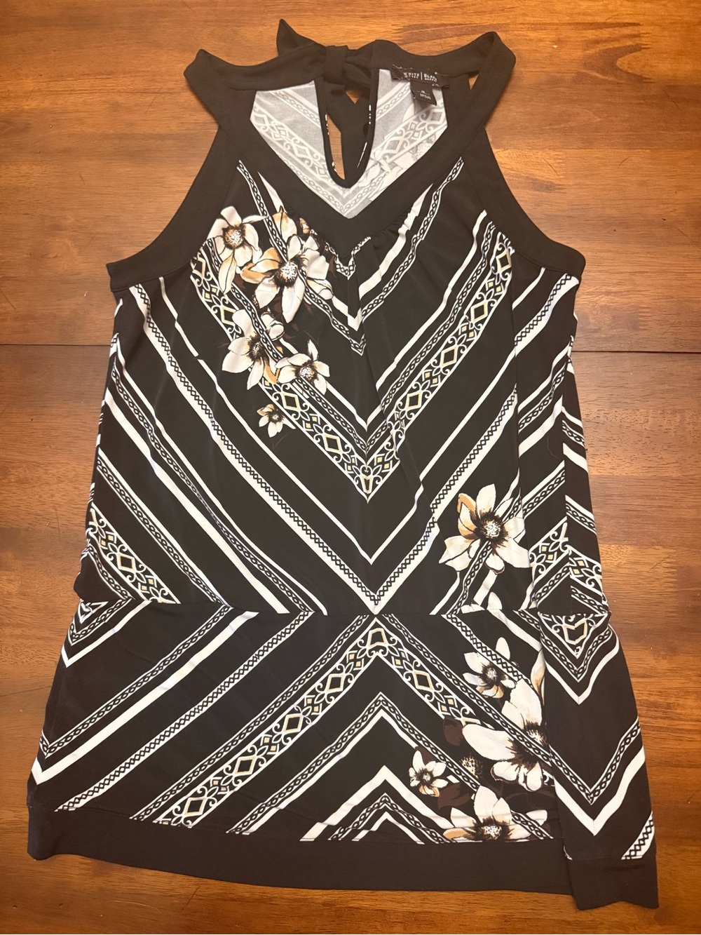 White House Black Market Black and Cream Patterned Shell Top